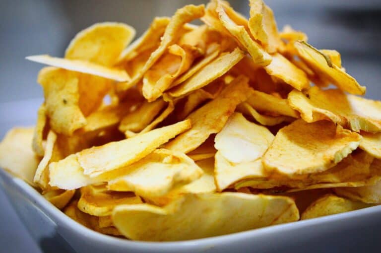 apple chips in a ceramic bowl